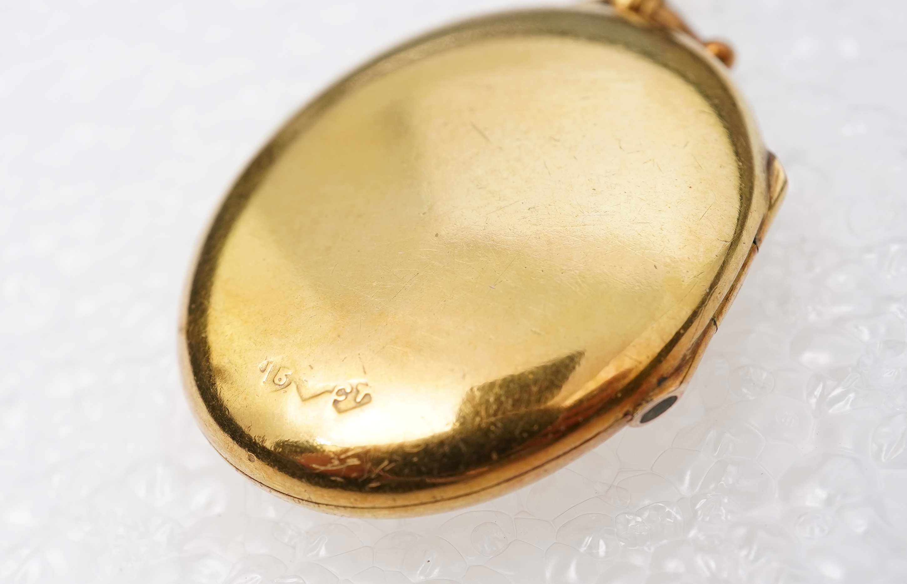 An Edwardian gold locket, early 20th century